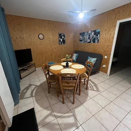 Holiday home Les Pieds Dans L'o 50a Et 50b